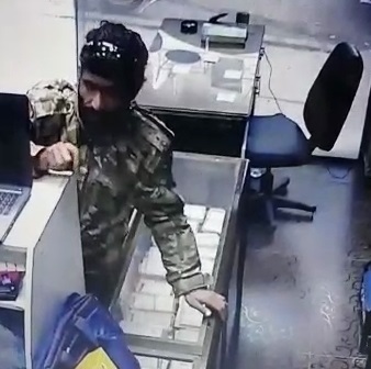 ضبط قيادي في “الجيش الوطني” الموالي لتركيا متلبسا بجرم السرقة في عفرين