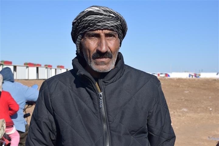 اعتقلوا زوجته وسلخوا وجه ابنه بسكين لإجباره على تسليم نفسه