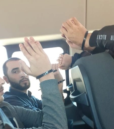 ناشط سوري يروي مأساة ترحيله قسرا من سجن “اليابنجي” التركي إلى مدينة إعزاز بريف حلب