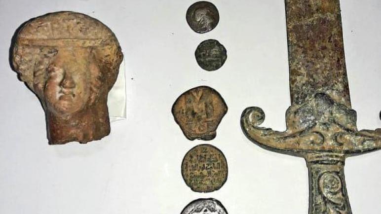 القبض على مهربي آثار في بلدة تل تمر بريف الحسكة