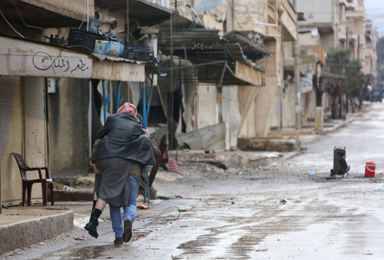 ملاحقة مسلحين مدججين بالسلاح لشاب في ريف راجو دون مساءلة