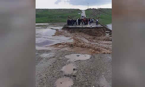 بسبب السيول .. مقتل 6 أفراد من عائلة واحدة في الرقة وانهيار جسر بمنطقة آليان