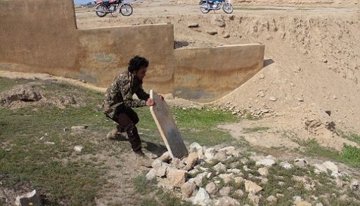 كما في عفرين…مسلحوا الفصائل الموالية لتركيا يدمرون قبور الإيزيديين بقرى رأس العين في ريف الحسكة