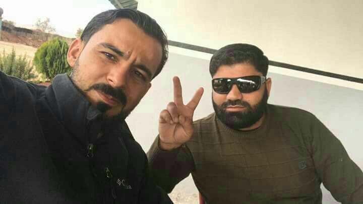 بعد عامين من اختطافه ونكران ذلك…. معتقل في السجن السري التابع لفرقة الحمزات يعود لعائلته عقب اقتحامه قبل يومين حيث عثر فيه على 31 معتقلا بينهم 9 نساء