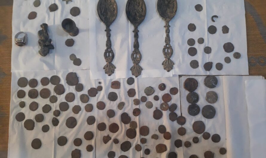 القبض على أربعة من تجار الآثار قرب مدينة الرقة