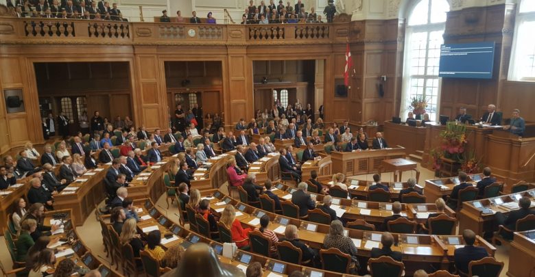 البرلمان الدنماركي يندد باستمرار الاعتداءات والعدوان التركي شمال سوريا