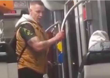 اعتقال الألماني الذي اعتدى على سوري في القطار.. مسؤول وصفه بـ”العدواني والجبان”