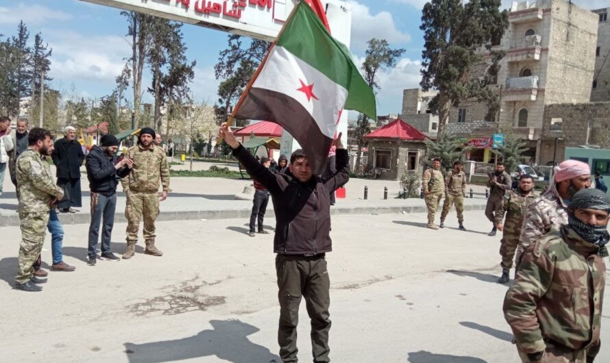 تركيا لم تعد قادرة على دفع ” المعاش ” … مسلحون سوريون يتظاهرون أمام قاعدة تركية شرقي حلب