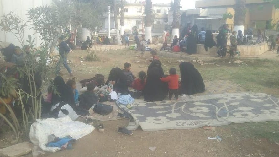 تم فض تجمعهم بالقوة … أطفال ونساء اعتصموا مدة أيام للمطالبة بتحسين ظروف حياتهم وفتح المعابر باتجاه المخيمات التركية