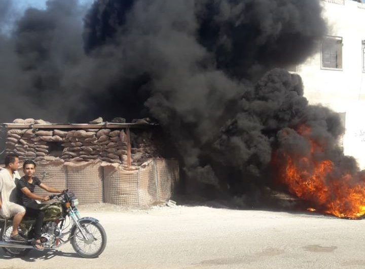 ‏احتجاجات كبيرة في ريف ‎ادلب أمام النقاط ‎التركية ودعوات لتظاهرات أكبر