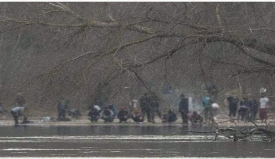 اتهامات للجندرما التركية بالقاء 45 لاجئا غالبهم سورييون في نهر يفصل تركيا عن اليونان ووفاة ثلاث منهم على الأقل غرقا