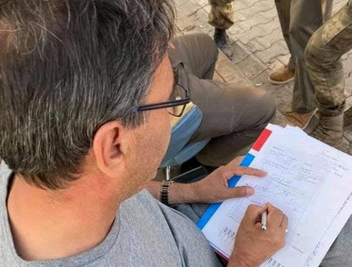 طبيب سوري فصله “ممرض تركي” تعسفيا وحظر عمله شمال سوريا : نحنا بمدننا صرنا عبيد عند الاتراك