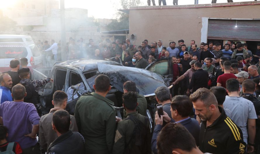 استشهاد ثلاثة أشخاص في قصف بطائرة مسيرة تركية استهدفت سيارتهم وسط مدينة قامشلوا