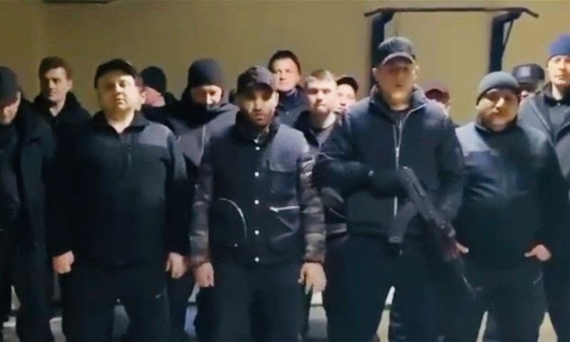 السوري الذي أعلن تشكيل كتيبة لقتال الروس في أوكرانيا ينتمي لعائلة جهادية مرتبطة بتنظيم القاعدة