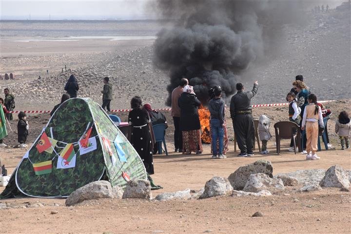 الكرد في عيد نوروز يؤكدون على الاستمرار في القتال حتى تحرير عفرين