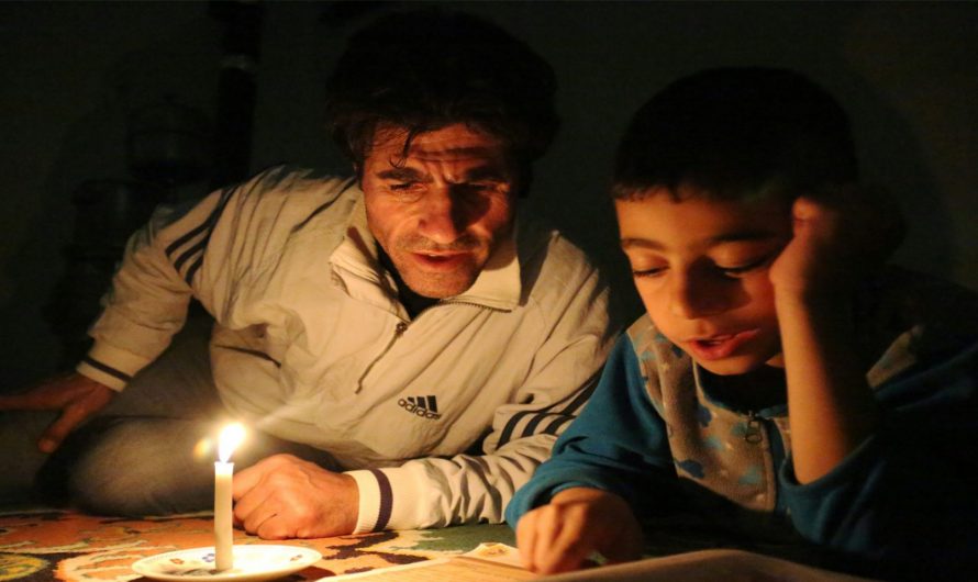 بلدة سورية لا يستطيع أطفالها الذهاب إلى المدرسة بسبب القصف التركي