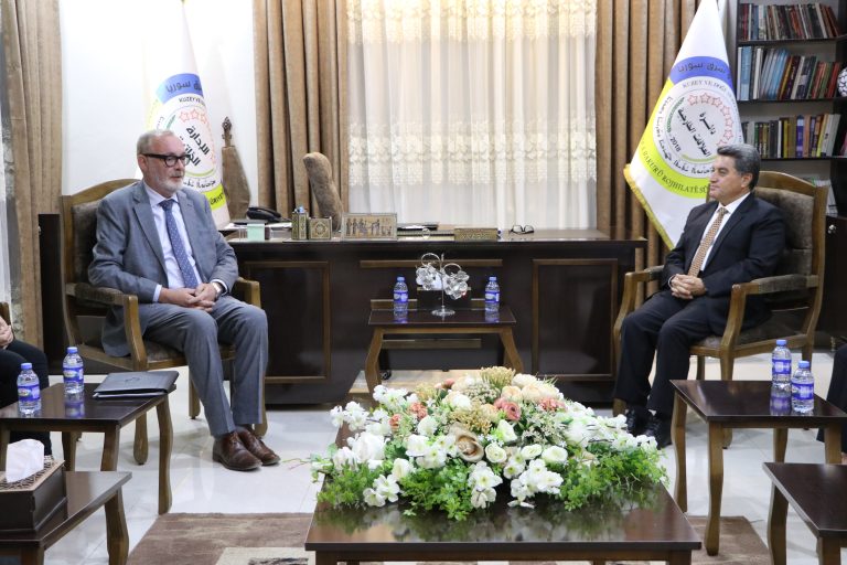 الإدارة الذاتية تسلم 6 نساء و 16 طفلاً من عوائل داعش إلى بلجيكيا