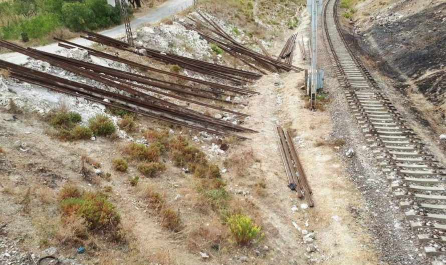 فيديو … الجيش الوطني يسرق سكة حديد عفرين