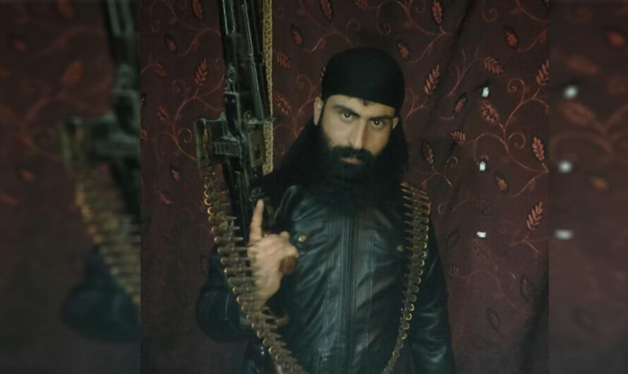 “أبو عقاب” المتورط في ارتكاب جرائم خطف وقتل واغتصاب يظهر في ريف ديرالزور … كان قد أُُعلن عن مقتله في درعا