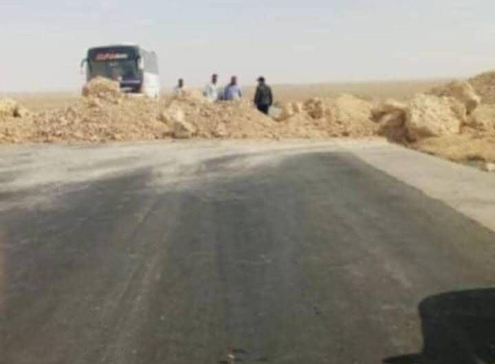 الحكومة الانتقالية تعيد إغلاق طريق أثريا وتفاقم معاناة المدنيين القادمين من الجزيرة